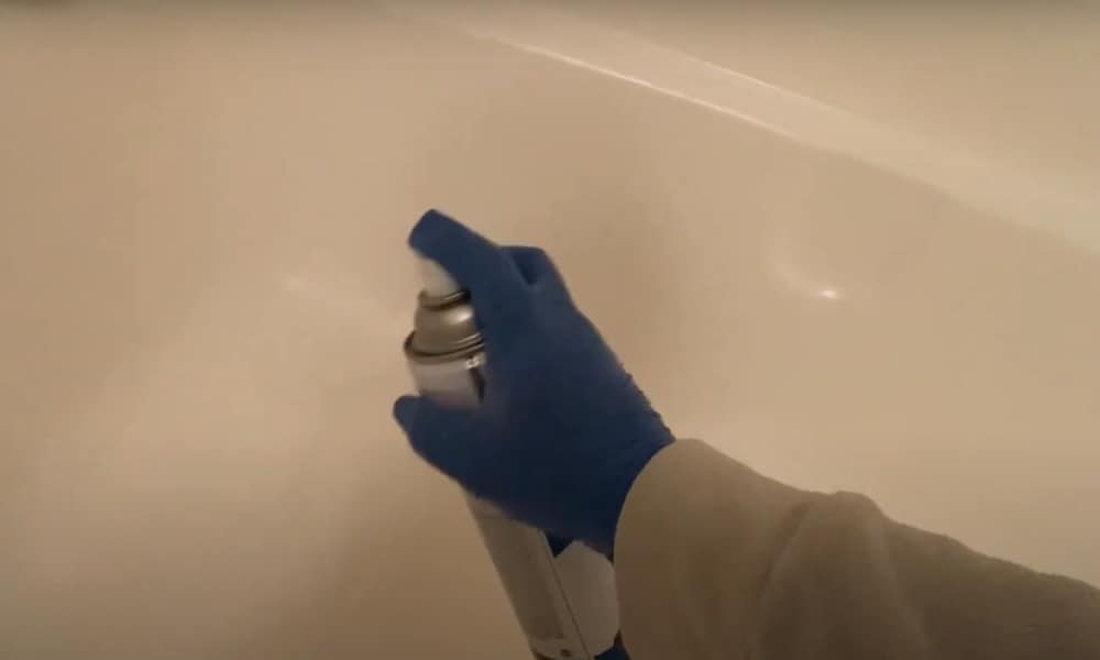 Apply a layer of primer to the tub