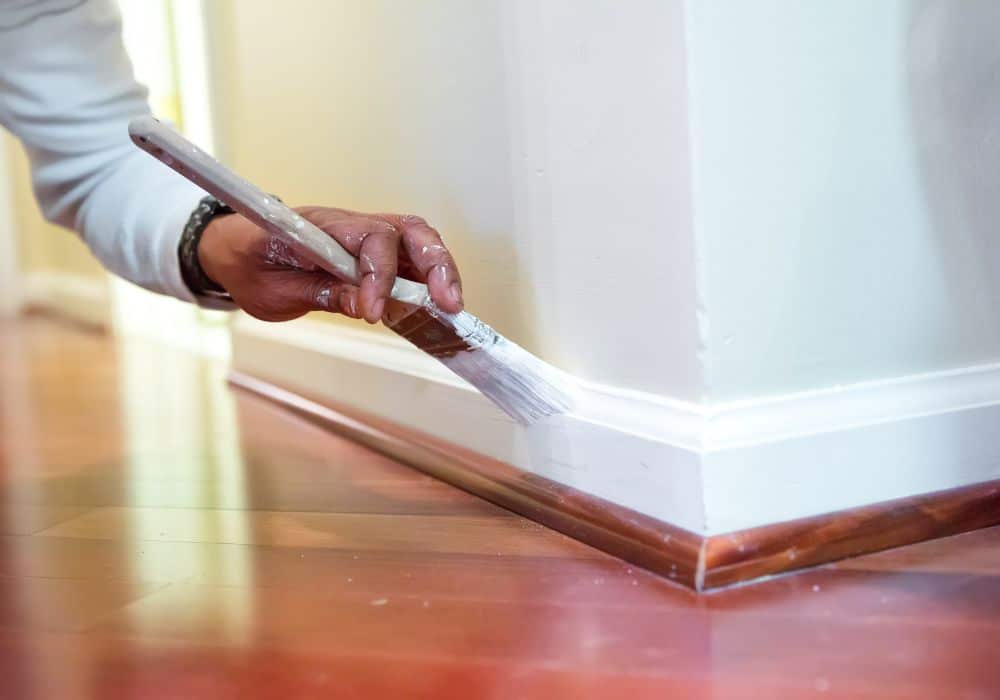 Painting the skirting board in a mobile home