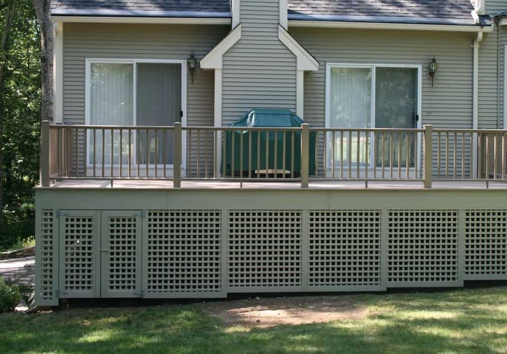 Exterior skirting in mobile home patterns