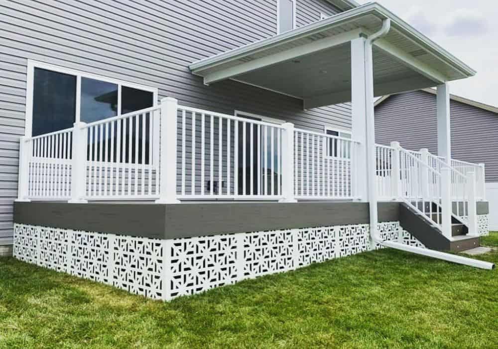 Exterior skirting in mobile home patterns