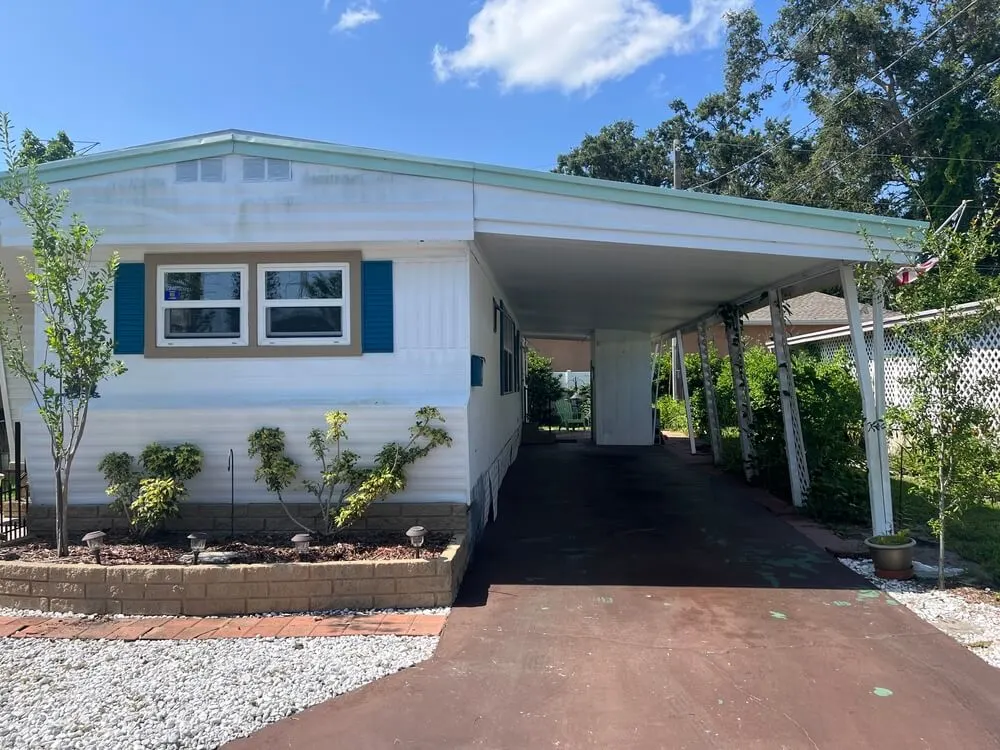 Spacious 2 Bed/1.5 Bath w/Enclosed Porch & Indoor Laundry